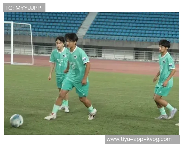 海港B队热身赛表现出色李圣龙对阵镇江队20分钟内贡献1射2传