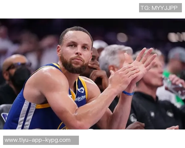 库里首节状态不佳仅得4分三分球失准球队面临挑战 库里首节状态不佳仅得4分三分球失准球队面临挑战