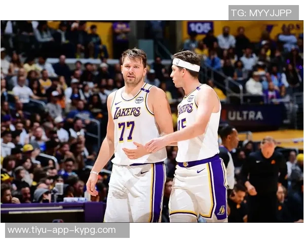 湖媒称里夫斯效率超东契奇引发热议球迷纷纷点赞 湖媒称里夫斯效率超东契奇引发热议球迷纷纷点赞