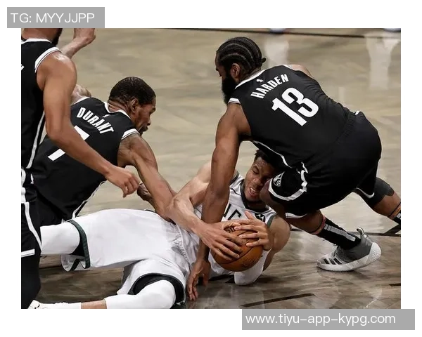 皮尔斯期待字母哥加盟雷霆三巨头组合再添强援引发热议 皮尔斯期待字母哥加盟雷霆三巨头组合再添强援引发热议