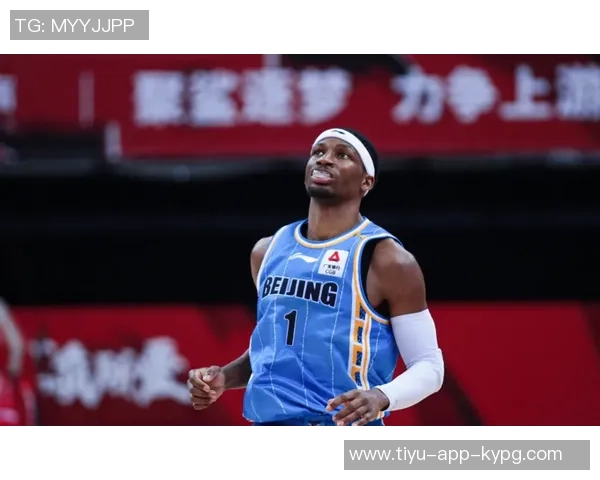 波蒂斯半场表现出色高效得分助力球队次节逆转局势 波蒂斯半场表现出色高效得分助力球队次节逆转局势